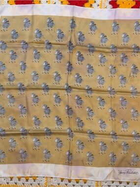 RARE! 22"x22" Young Pendleton LAMB 70%Chinon 30%silk Square Neck Scarf Unique